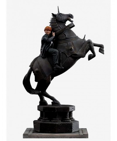 Harry Potter: Ron Weasley at the Wizard Chess Deluxe Art Scale 1/10 $117.35 Merchandises